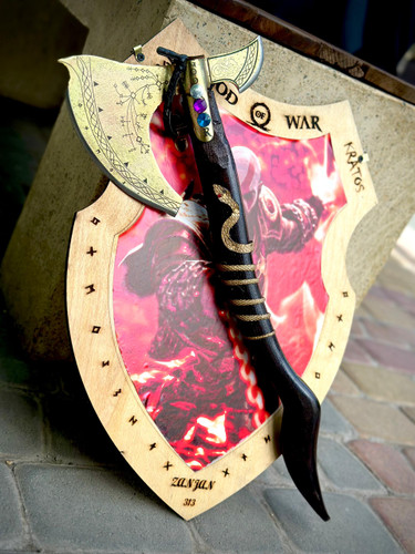 تبر کریتوس طلایی کوچک همراه با استند دیواری